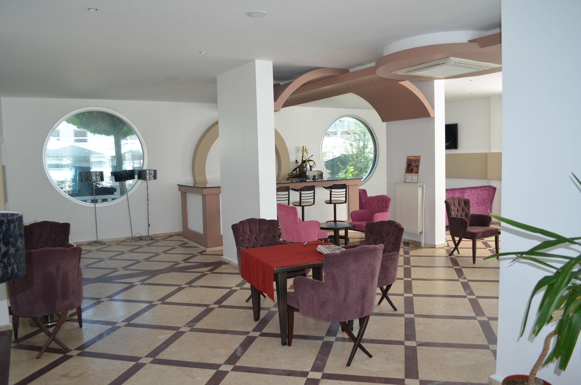 فندق Ayvalıفي  فندق غراند ميلانو المظهر الخارجي الصورة